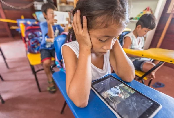 La UNESCO hace un llamamiento urgente para un uso adecuado de la tecnología en la educación
