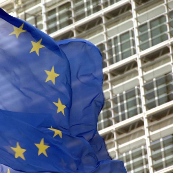 Tasa Europea Paquetes Pequeños: ¿Realmente Beneficia a los Consumidores?